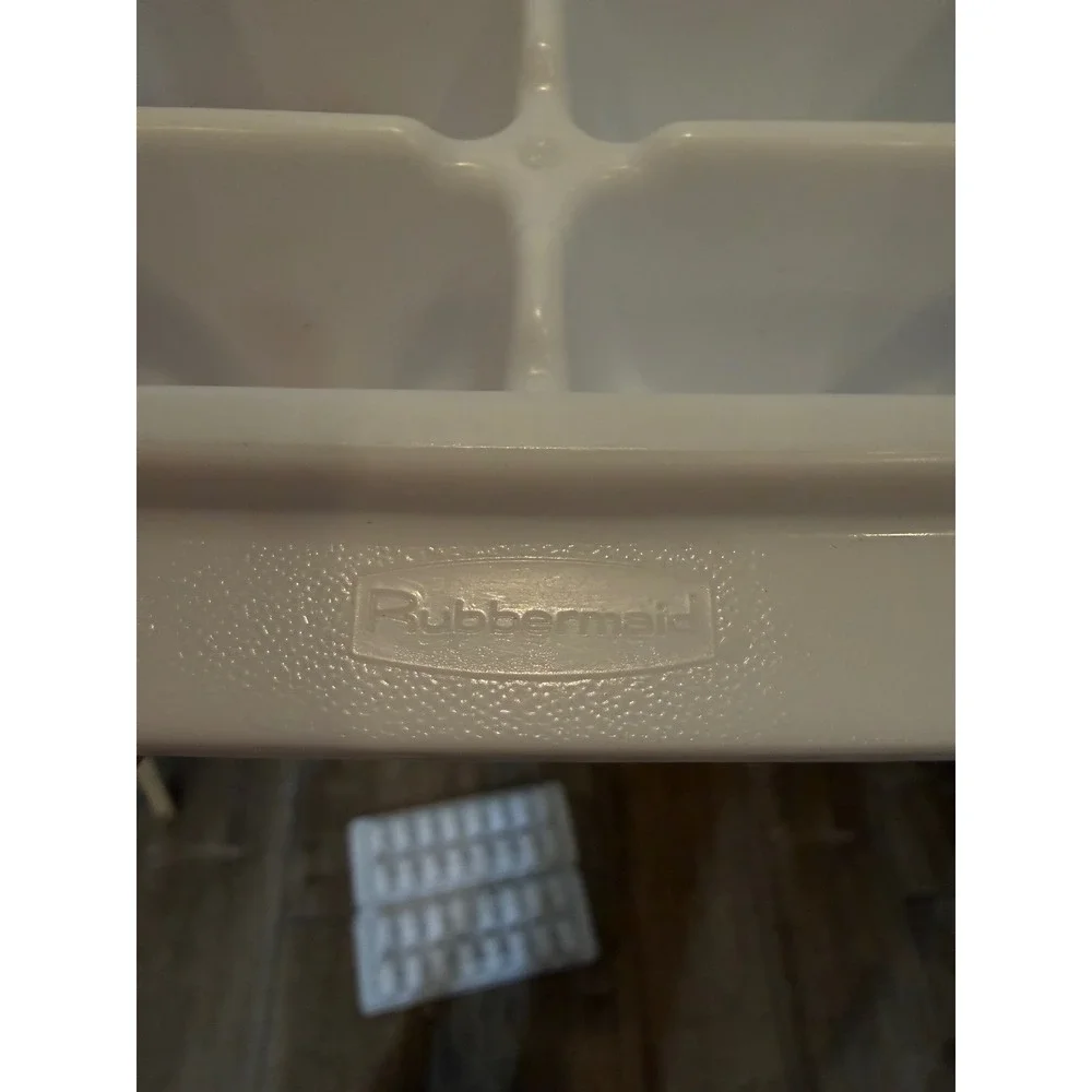 Rubbermaid White Plastic Ice Cube Trays Set of 3 Stackable Easy Release 16 Cube